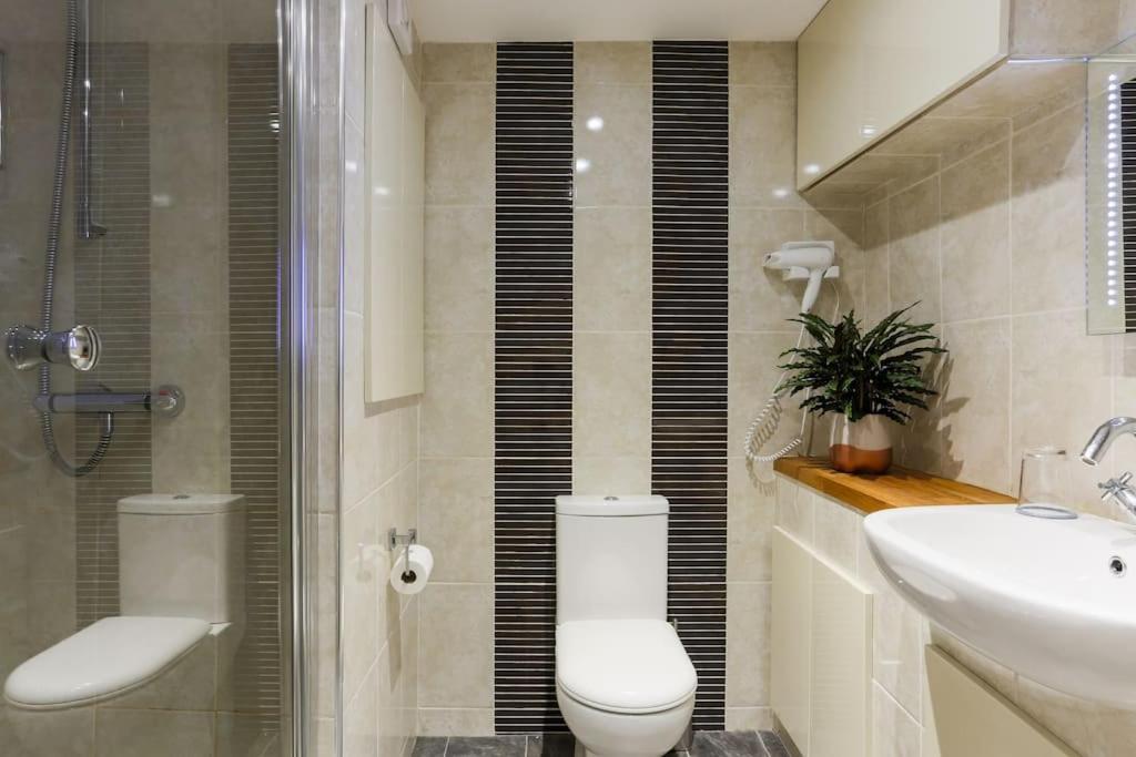 Truro Apartment In A Stunning Quiet Location Экстерьер фото